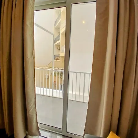 The Black Onyx 4* Gzira