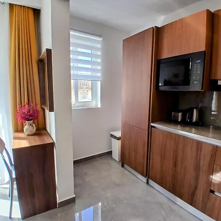 The Black Onyx Gzira